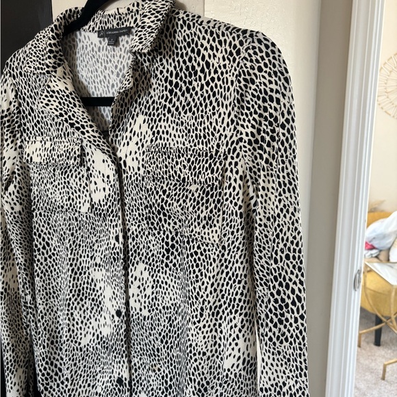 (Adrianna Papell) Monochrome Patterned Blouse - Picture 3 of 7